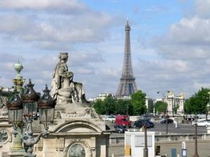 На площади Согласия представлены 8 крупных городов Франции