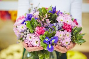 Букеты от доставки цветов в Ровно с вручением дома или в офисе