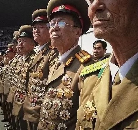 Медали северокорейских генералов